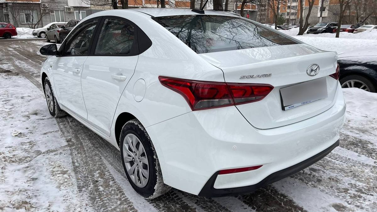 Купить Hyundai Solaris II седан, 2019 года, цвет: Белый, за 1000000 руб. в  Санкт-Петербурге